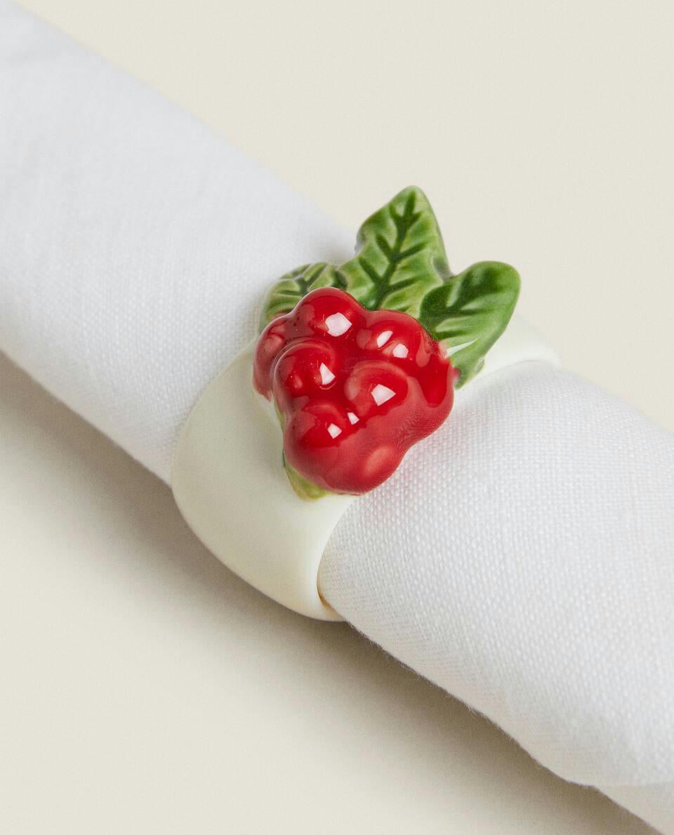 PACK OF CHRISTMAS CERAMIC MISTLETOE NAPKIN RINGS (PACK OF 4)