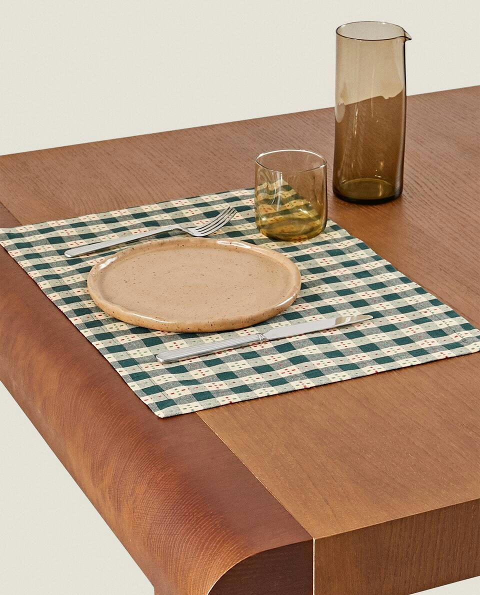 PACK OF CHECK CHRISTMAS PLACEMATS (PACK OF 2)