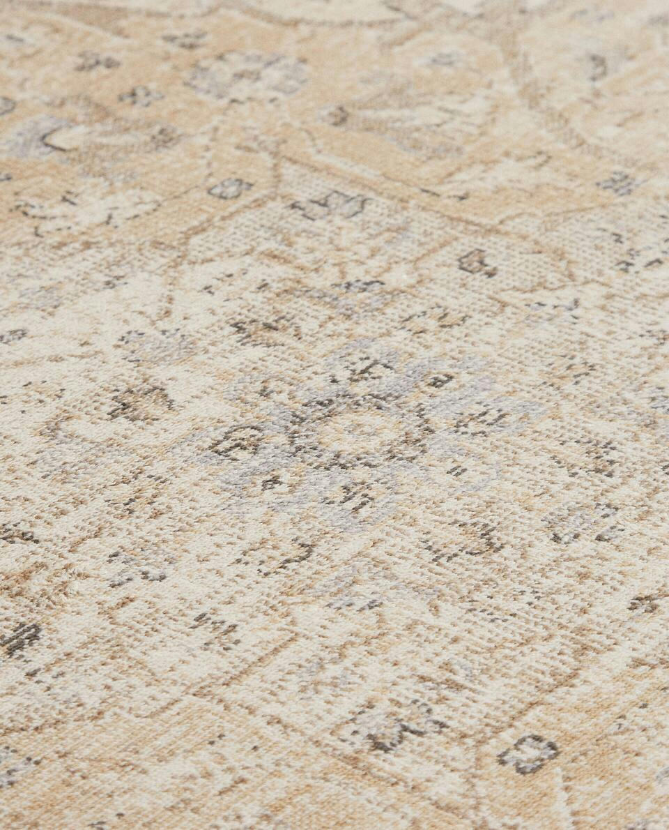 VINTAGE-EFFECT RUG