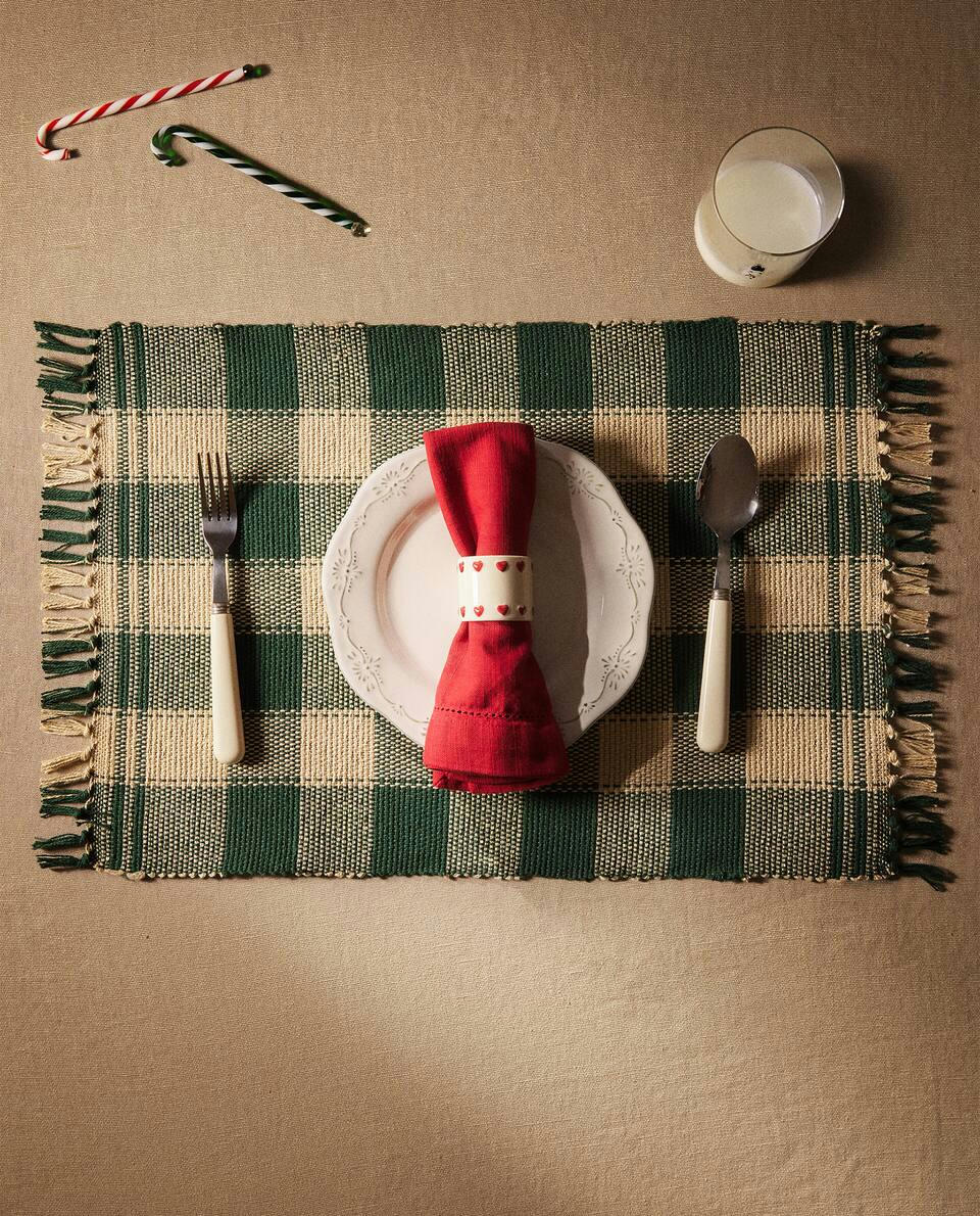 PACK OF CHECK CHRISTMAS PLACEMATS (PACK OF 2)